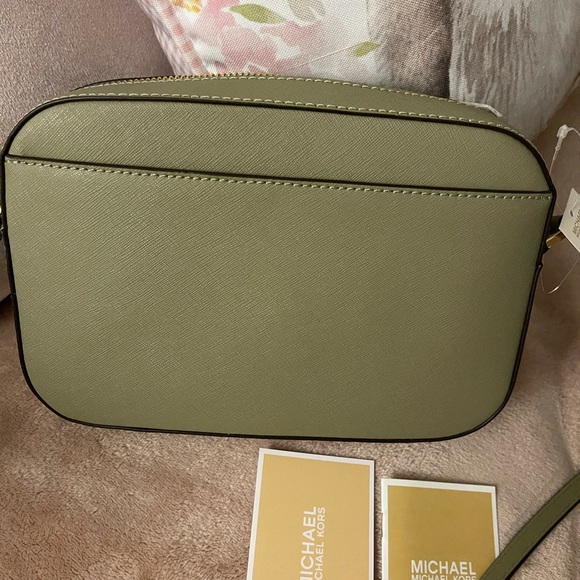 Michael Kors jet set crossbody with chain NWT - Picture 4 of 7